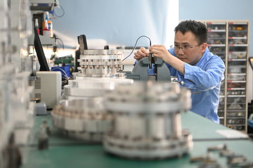 智能化技術(shù)研發(fā)為經(jīng)濟(jì)運(yùn)行持續(xù)好轉(zhuǎn)注入更大動(dòng)力——5月全國各地經(jīng)濟(jì)社會(huì)發(fā)展掃描